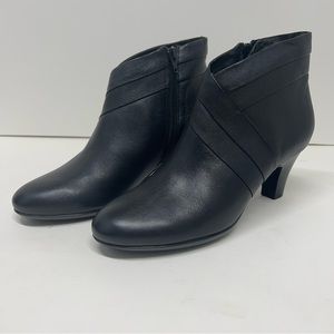Womens Black Ankle Bootie Heels 9.5 Like New